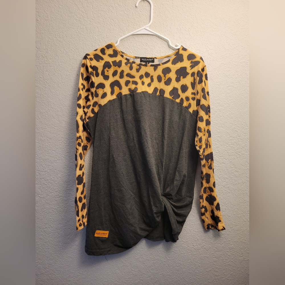 Simply southern woman's medium top